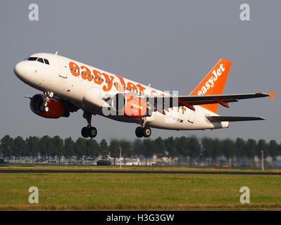 G-EZII easyJet Airbus A319-111 - cn 2471 takeoff from Schiphol pic1