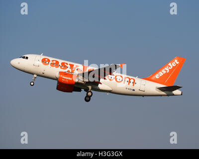 G-EZII easyJet Airbus A319-111 - cn 2471 takeoff from Schiphol pic2