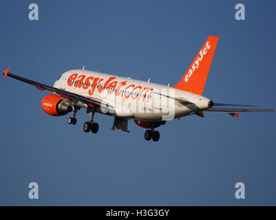 G-EZII easyJet Airbus A319-111 - cn 2471 takeoff from Schiphol pic3