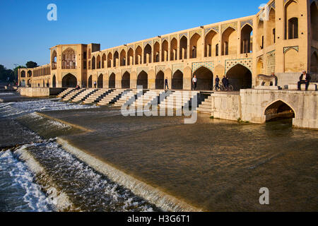 Iran, Isfahan, Khaju bridge on the river Zayandeh Stock Photo