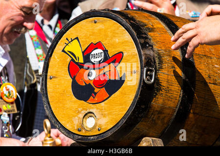 Kitchener, Ontario, Canada. 7th October, 2016. Official Opening of the 48 annual Kitchener Waterloo Oktoberfest , North America's largest Bavarian festival. Opening takes place at Kitchener City Hall. Credit:  Performance Image/Alamy Live News