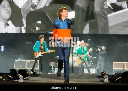 Indio, California, USA. 7th Oct, 2016. RONNIE WOOD, MICK JAGGER, CHARLIE WATTS and KEITH RICHARDS of The Rolling Stones perform live during Desert Trip music festival at the Empire Polo Club in Indio, California Credit:  Daniel DeSlover/ZUMA Wire/Alamy Live News Stock Photo