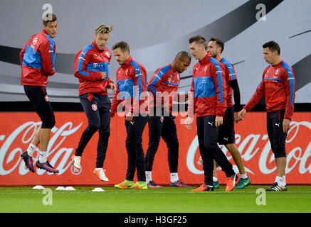 Hamburg, Germany. 7th Oct, 2016. The Czech football team training at the Volksparkstadion in Hamburg, Germany, 7 October 2016. Germany face the Czech republich in a World Cup qualifier on 8 October 2016. PHOTO: DANIEL BOCKWOLDT/DPA/Alamy Live News Stock Photo