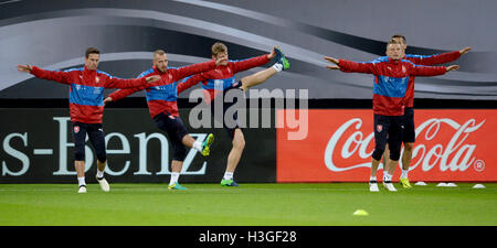 Hamburg, Germany. 7th Oct, 2016. The Czech football team training at the Volksparkstadion in Hamburg, Germany, 7 October 2016. Germany face the Czech republich in a World Cup qualifier on 8 October 2016. PHOTO: DANIEL BOCKWOLDT/DPA/Alamy Live News Stock Photo