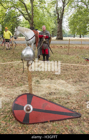 London, UK. 8th Oct, 2016. A pop up encampment in Hyde Park to commemorate the 950th anniversary of the Norman conquest of Britain at the Battle of Hastings in 1066 as part of English Heritage living history Credit:  amer ghazzal/Alamy Live News Stock Photo