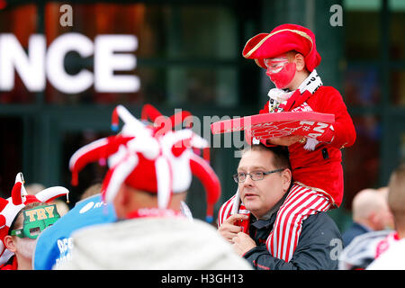 Old Trafford, Manchester, UK. 08th Oct, 2016. Rugby League Grand Final. Warrington Wolves versus Wigan Warriors. Wigan Fans outside the stadium Credit:  Action Plus Sports/Alamy Live News Stock Photo