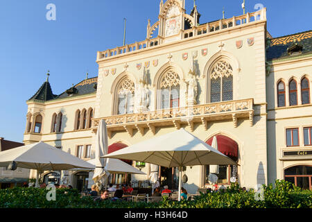 Korneuburg: Town Hall, Hauptplatz (Main Square), restaurant, Donau, Niederösterreich, Lower Austria, Austria Stock Photo