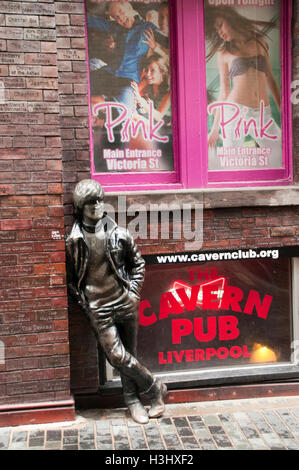 John Lennon Statue in Liverpool - Stock image Stock Photo