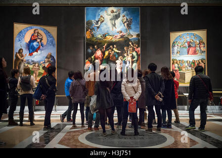 Rome. Italy.  Visitors admiring the work of Raphael in the Pinacoteca. Vatican Museums. Musei Vaticani. Stock Photo