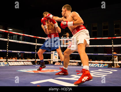 Liam Walsh boxing against Andrey Klimov in a final eliminator for a shot a the IBF World Super-Featherweight title Stock Photo