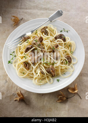 Sauteed wild organic Pied Bleu Mushrooms (Clitocybe nuda), Blewit or Blue Foot mushrooms cooked in butter with spaghetti Stock Photo