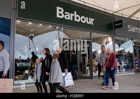 Geld rubber Knuppel Supplement barbour clothes outlet shop in ashford fashion designer outlet complex kent  uk october 2016 Stock Photo - Alamy