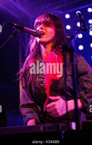 Milan Italy. 08th October 2016. The Mexican garage punk band LE BUTCHERETTES performs live on stage at Tunnel Credit:  Rodolfo Sassano/Alamy Live News Stock Photo