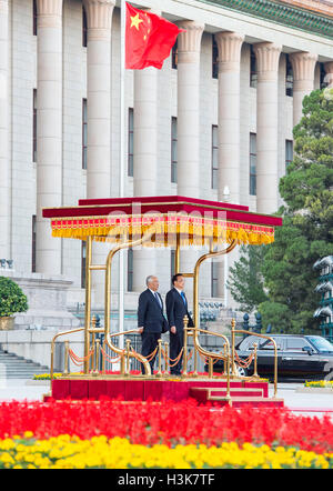 Beijing, China. 9th Oct, 2016. Chinese Premier Li Keqiang (R) holds a welcoming ceremony for Portuguese Prime Minister Antonio Costa before their talks in Beijing, capital of China, Oct. 9, 2016. Credit:  Wang Ye/Xinhua/Alamy Live News Stock Photo