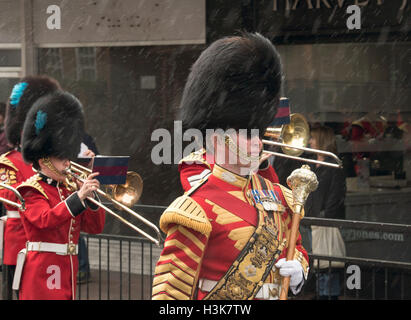 Brentwood, Essex, 9th October 2016, Irish Guards Band leads 124 Transport Squadron for a Freedom of Entry march in Brentwood, Essex with heavy rain Credit:  Ian Davidson/Alamy Live News Stock Photo