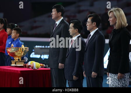 Beijing, China. 9th Oct, 2016. Agnieszka Radwanska (R) of Poland and ...