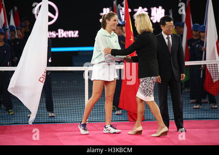 Beijing, China. 9th Oct, 2016. Johanna Konta receives the award at the award ceremony of the China Open, October 9th, 2016. Credit:  SIPA Asia/ZUMA Wire/Alamy Live News Stock Photo