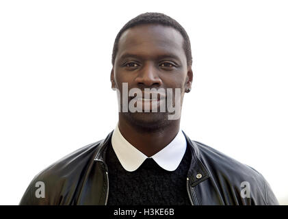 Berlin, Germany. 10th Oct, 2016. French actor Omar Sy during the 'Inferno' photocall in Berlin, Germany, 10 October 2016. Photo: Britta Pedersen/dpa/Alamy Live News Stock Photo