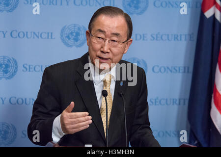 New York, USA. 10th Oct, 2016. Following upon his return from a round of official visits abroad, United Nations Secretary-General Ban Ki-moon spoke with the press at the Security Council stakeout at UN Headquarters in New York, NY, USA to discuss the recent developments in the war in Yemen, the humanitarian crisis in Haiti in the wake of Hurricane Matthew and the failure of the Security Council to enact a cessation of hostilities resolution at its emergency meeting (October 8) regarding Aleppo. Credit:  Albin Lohr-Jones/Pacific Press/Alamy Live News Stock Photo