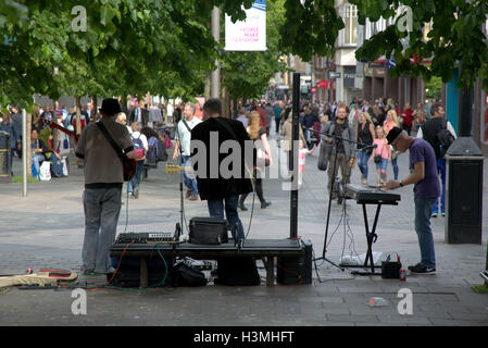 Street musicians busking on Sauchiehall Street, Glasgow Stock Photo