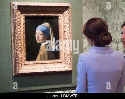 The Duchess of Cambridge views Girl with a Pearl Earring by Johannes Vermeer at the Mauritshuis in The Hague where she visited an exhibition of 22 picture by Dutch artists loaned to the art gallery from the Royal Collection. Stock Photo