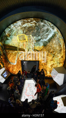 Gloggnitz: construction of Semmering Base Tunnel: Infobox Gloggnitz, visitors and lecturer of ÖBB Austrian Railways at map, Wien Stock Photo