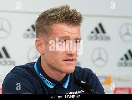 Hanover, Germany. 10th Oct, 2016. Northern Ireland's team captain Steven Davis during a press conference at the HDI Arena in Hanover, Germany, 10 October 2016. The German national soccer team will play a World Cup qualifier against Northern Ireland in Hannover on 11 October 2016. Photo: JULIAN STRATENSCHULTE/DPA/Alamy Live News Stock Photo