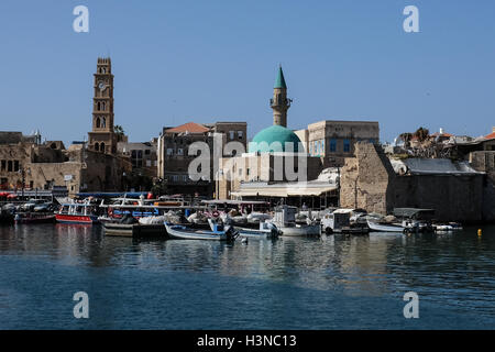 Acre, Israel. 10th October, 2016. The green dome and minaret of Acre's el-Jazzar Mosque is visible from sea as the 'Acre Queen' approaches on the last leg of its inauguration cruise launching the Haifa-Acre pleasure cruise line. The line, which will run on a fixed timetable with several daily cruises, is aimed at domestic and international tourism offering views of the Carmel Mountains, downtown Haifa, along the coast, the colorful and authentic fishing port in Acre and the Acre Marina. Credit:  Nir Alon/Alamy Live News Stock Photo