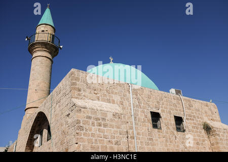 Acre, Israel. 10th October, 2016. The green dome and minaret of the Acre's el-Jazzar Mosque. Credit:  Nir Alon/Alamy Live News Stock Photo