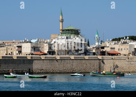 Acre, Israel. 10th October, 2016. A view of Acre from sea as the 'Acre Queen' approaches on the last leg of its inauguration cruise launching the Haifa-Acre pleasure cruise line. The line, which will run on a fixed timetable with several daily cruises, is aimed at domestic and international tourism offering views of the Carmel Mountains, downtown Haifa, along the coast, the colorful and authentic fishing port in Acre and the Acre Marina. Credit:  Nir Alon/Alamy Live News Stock Photo