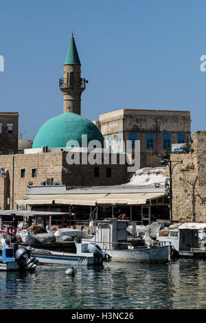 Acre, Israel. 10th October, 2016. The green dome and minaret of Acre's el-Jazzar Mosque is visible from sea as the 'Acre Queen' approaches on the last leg of its inauguration cruise launching the Haifa-Acre pleasure cruise line. The line, which will run on a fixed timetable with several daily cruises, is aimed at domestic and international tourism offering views of the Carmel Mountains, downtown Haifa, along the coast, the colorful and authentic fishing port in Acre and the Acre Marina. Credit:  Nir Alon/Alamy Live News Stock Photo