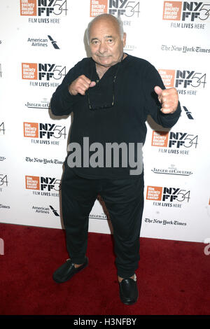 New York, USA. 08th Oct, 2016. Burt Young at the Premiere of '20th Century Women' at the 54th New York Film Festival at the Alice Tully Hall New York, | Verwendung weltweit © dpa/Alamy Live News Stock Photo