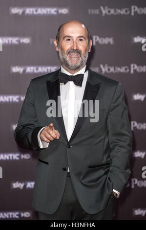 Rome, Italy. 9th Oct, 2016. Javier Camara attends 'The Young Pope' premiere at The Space Cinema Moderno on October 9, 2016 in Rome, Italy. | Verwendung weltweit © dpa/Alamy Live News Stock Photo