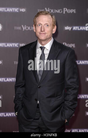 Rome, Italy. 9th Oct, 2016. Scott Shepherd attends 'The Young Pope' premiere at The Space Cinema Moderno on October 9, 2016 in Rome, Italy. | Verwendung weltweit © dpa/Alamy Live News Stock Photo