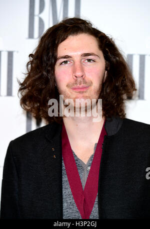 Hozier attending the BMI London Awards at the Dorchester Hotel, London. PRESS ASSOCIATION Photo. Picture date: Monday 10th October, 2016. Photo credit should read: Ian West/PA Wire. Stock Photo