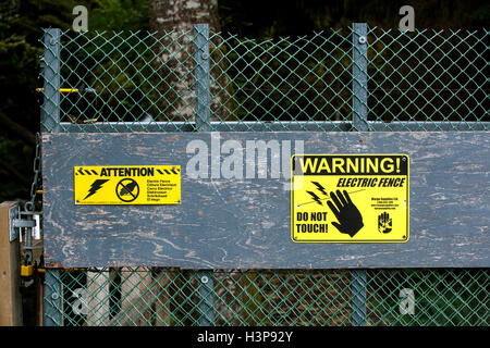 Electric Fence Sign - Thornton Creek Hatchery, Ucluelet, Vancouver Island, British Columbia, Canada Stock Photo