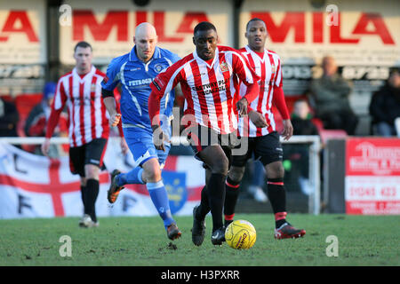 Tambeson Eyong on the run for Hornchurch - AFC Hornchurch vs Lowestoft Town - Ryman League Premier Division Football at The Stadium - 08/01/11 Stock Photo