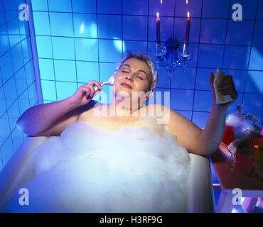 Bubble bath candles hi-res stock photography and images - Alamy