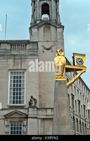 Leeds golden Owl, and Clock by the Civic Hall Tower, Leeds West Yorkshire UK Stock Photo