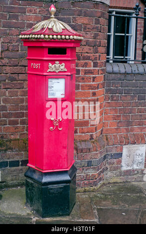 Victorian,vintage,Post Box, Church Hill, Harrow-on-the-Hill, ornate gold painting Stock Photo