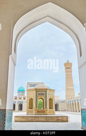 The view on the sheikh tomb and the cortyard of Kalyan Mosque from the arch, Bukhara, Uzbekistan. Stock Photo