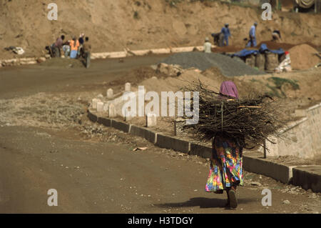 Eritrea, highland, mountain pass, woman, back view, firewood, construction works, Africa, North, Africa, Nordostafrika, republic, mountainous country, access road, street, connection Asmara Massawa, roadworks, road construction works, street workers, cons Stock Photo