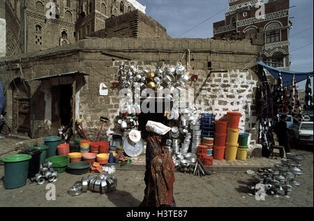 Yemen, wadi Hadramaut, Shibam, Old Town, loading, household vessels, woman the Near East, peninsula Arabia, Arabian peninsula, Yemen, Al-Djumhurijja al-Jamanijja, East, Hadhramaut, Hadramut, Schibam, town, architecture, historically, architectural style, Stock Photo