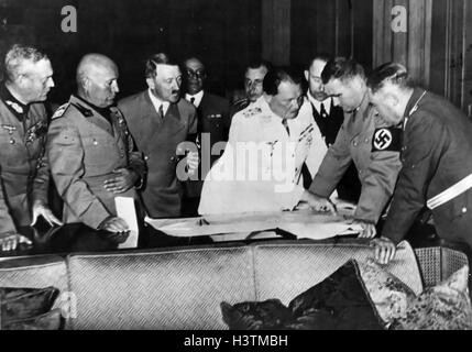 BENITO MUSSOLINI (1883-1945) second from left next to Adolf Hitler. Rudolf Hess (with armband) and Herman Goering (in white uniform) consult a map. About 1938. Stock Photo