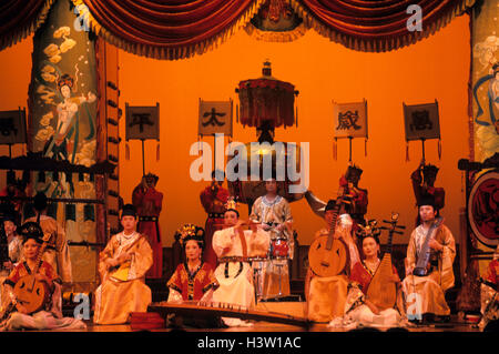 1990s TANG DYNASTY SHOW MUSICIANS XIAN CHINA Stock Photo