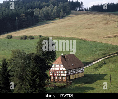 Germany, Saxony, Sebnitz, hill scenery, Umgebindehaus, Europe, scenery, meadow, house, residential house, farmhouse, half-timbered house, architectural style, half-timbered, traditionally, overview Stock Photo