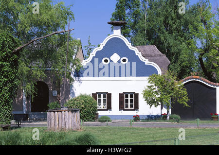 Austria, Burgenland, new colonist lake, Illmitz, farmhouse, stork|s nest, well, Stock Photo