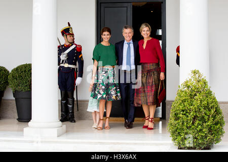 Buenos Aires, Argentina. 12th October, 2016. Queen Maxima of The Netherlands visits President Mauricio Macri and his wife Julia Awada and their daughter Antonia at the Residencia de Olivos the president·s residence in Buenos Aires, 12 October 2016. Queen Maxima visits Buenos Aires as United Nation·s Secretary General·s Special Advocate for Inclusive Finance for Development. Credit:  dpa picture alliance/Alamy Live News Stock Photo