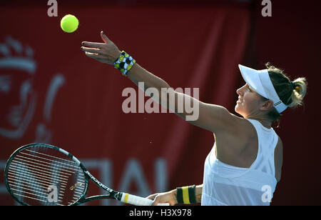 Hong Kong, China. 13th Oct, 2016. Bethanie Mattek-Sands of the United States serves the ball during the women's singles second round match against Caroline Garcia of France at the WTA Hong Kong Open tennis tournament in Hong Kong, south China, Oct. 13, 2016. Bethanie Mattek-Sands won 2-1. Credit:  Lo Ping Fai/Xinhua/Alamy Live News Stock Photo