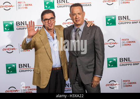 Rome, Italy. 13th October, 2016. Tom Hanks attends a photocall during the 11th International Rome Film Festival. The 11th Rome Film Festival will be held from 13th to 23rd October 2016 at the Auditorium Parco della Musica and in other venues throughout the city. The event hosts a large and challenging programme of screenings, master classes, tributes, retrospectives, panels, and special events. Credit:  Giuseppe Ciccia/Alamy Live News Stock Photo